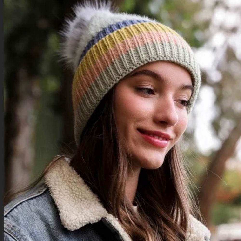 🆕 Ribbed Knit Faux Fur Pom Beanie Multi Stripe 🆕